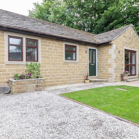 Large 2-Bedroom Bungalow Near Airedale Hospital, Keighley, Convenient Location With Parking Steeton Esterno foto