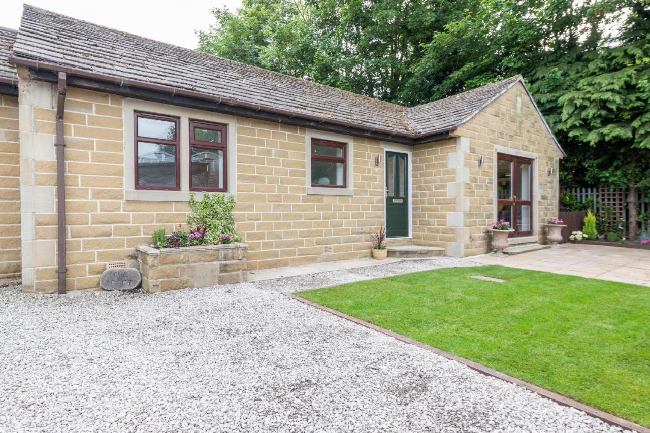 Large 2-Bedroom Bungalow Near Airedale Hospital, Keighley, Convenient Location With Parking Steeton Esterno foto
